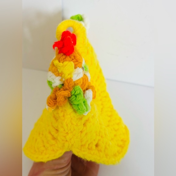 Vintage-Style Handmade Crochet Hen Potholder - Picture 3 of 7